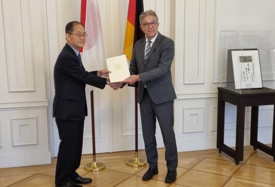 OCCAR-EA Director delivers Letter of Approval of Japanese Observer Status in MALE RPAS Programme to Japanese Ambassador to Germany